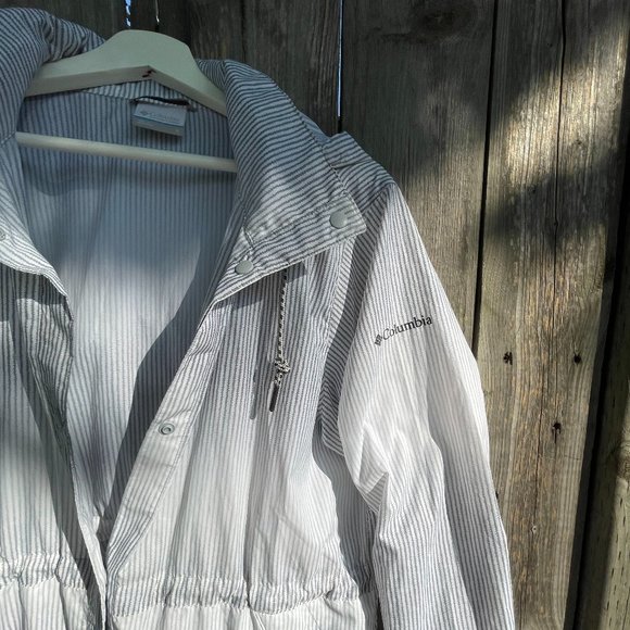 Women's Columbia Windbreaker - Picture 2 of 7